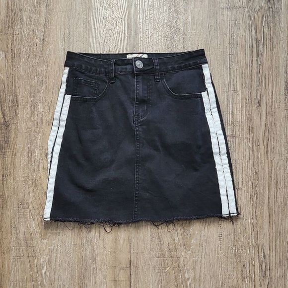 Denim Blvd Cut Off Denim Jean Mini Skirt ~ Sz S ~ Black ~ White Stripes - Picture 1 of 4